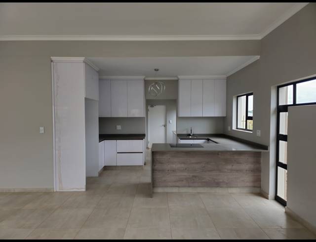 4 BEDROOM HOUSE FOR SALE IN PALM LAKES ESTATE